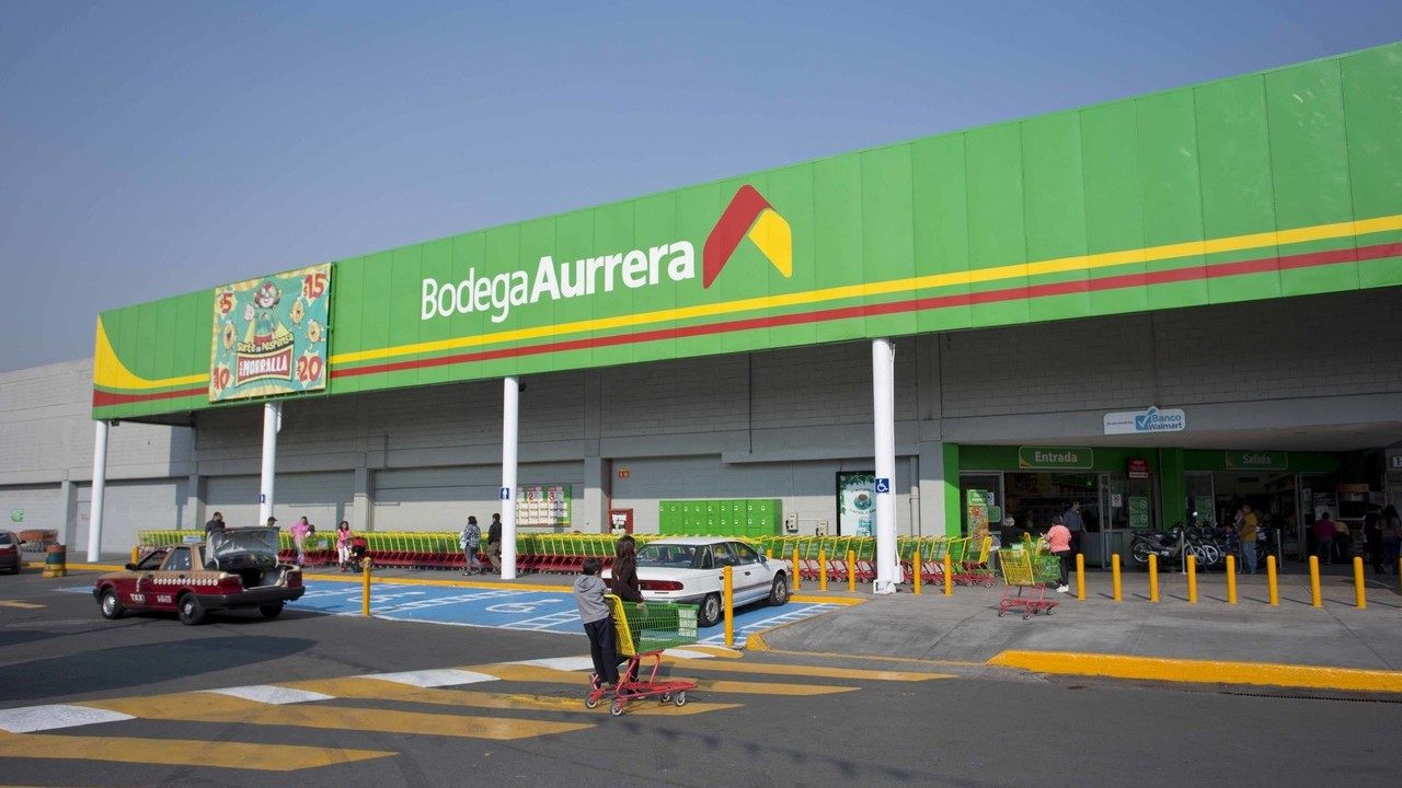 Filter WhatsApp users by gender and age for significantly improved group messaging efficiency.